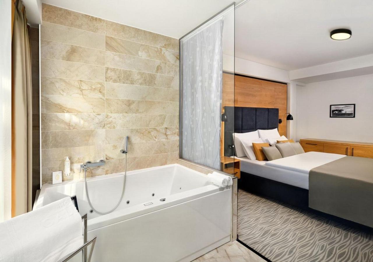 Hotel Galeria Thermal Bešeňová エクステリア 写真