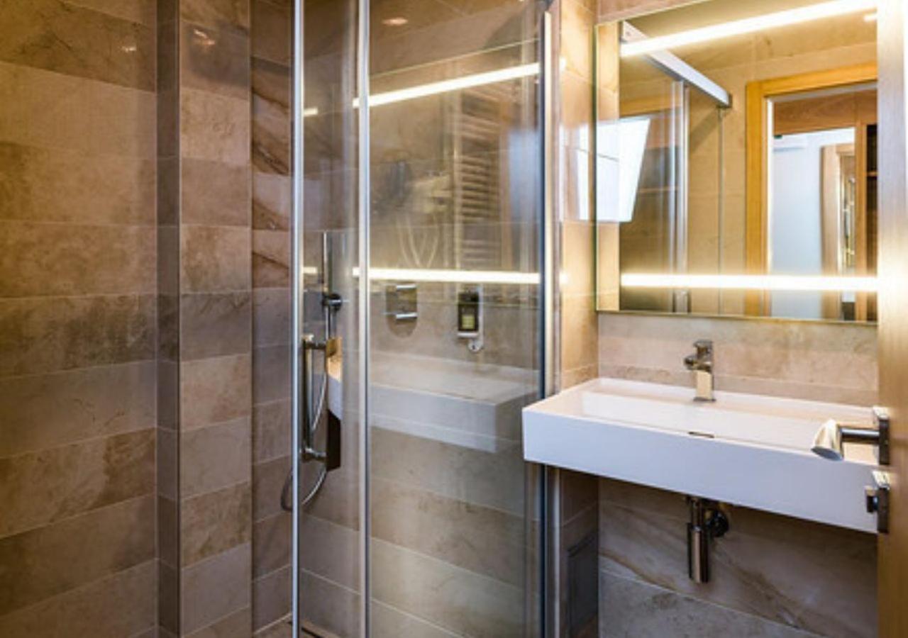 Hotel Galeria Thermal Bešeňová エクステリア 写真