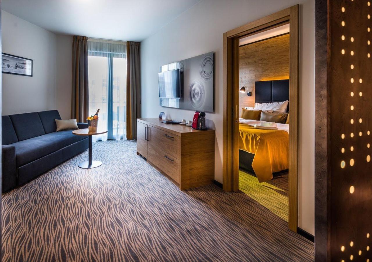 Hotel Galeria Thermal Bešeňová エクステリア 写真