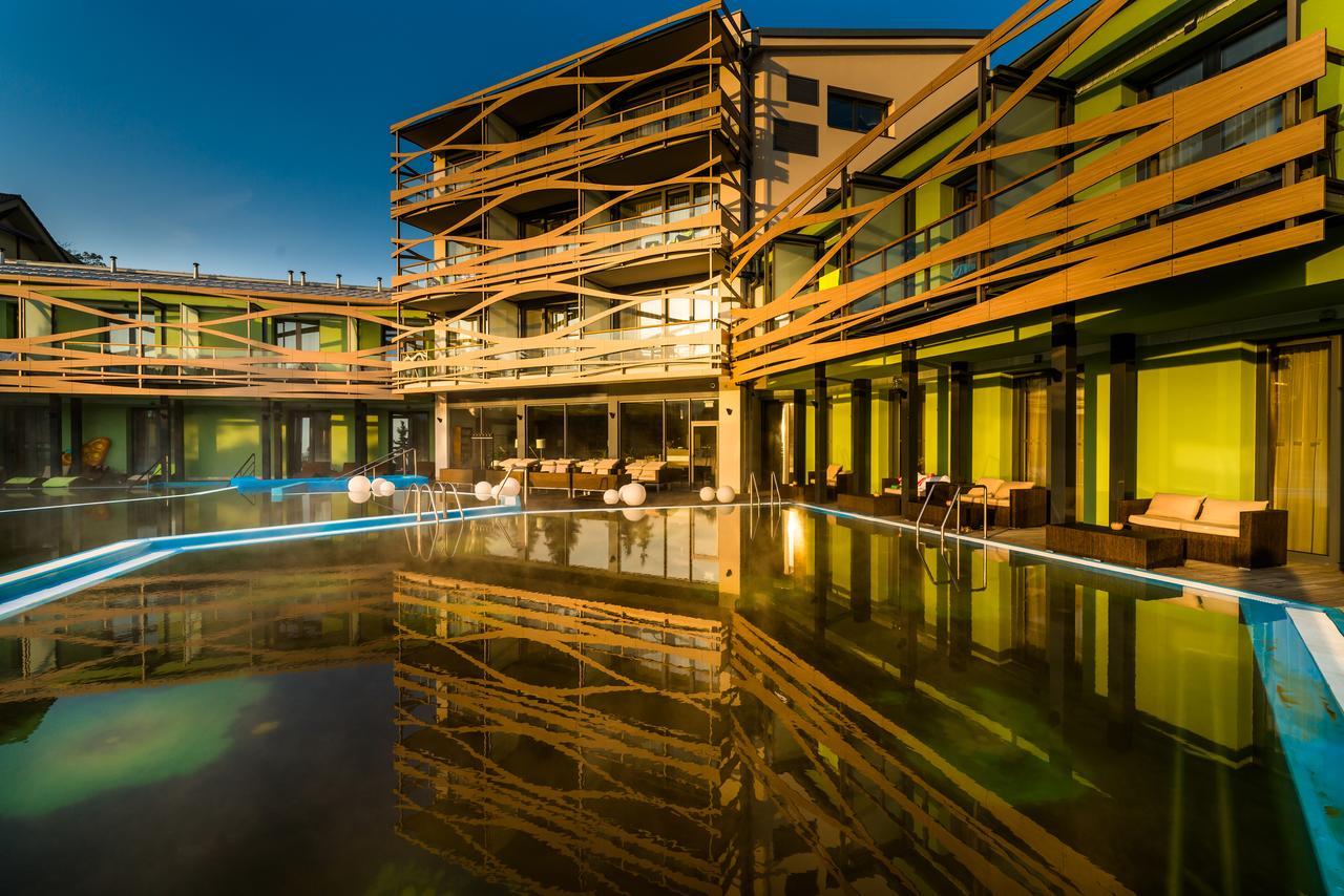 Hotel Galeria Thermal Bešeňová エクステリア 写真