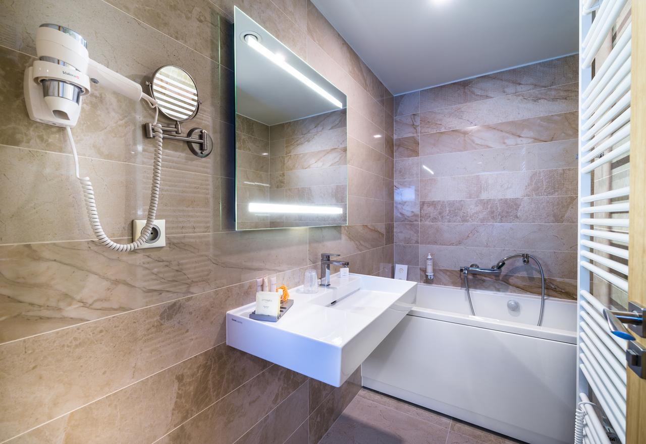 Hotel Galeria Thermal Bešeňová エクステリア 写真