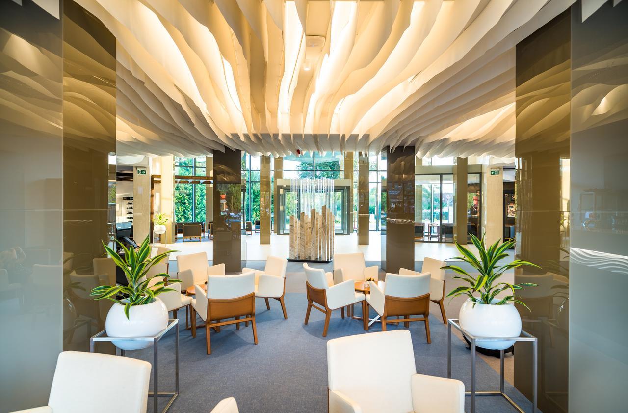 Hotel Galeria Thermal Bešeňová エクステリア 写真