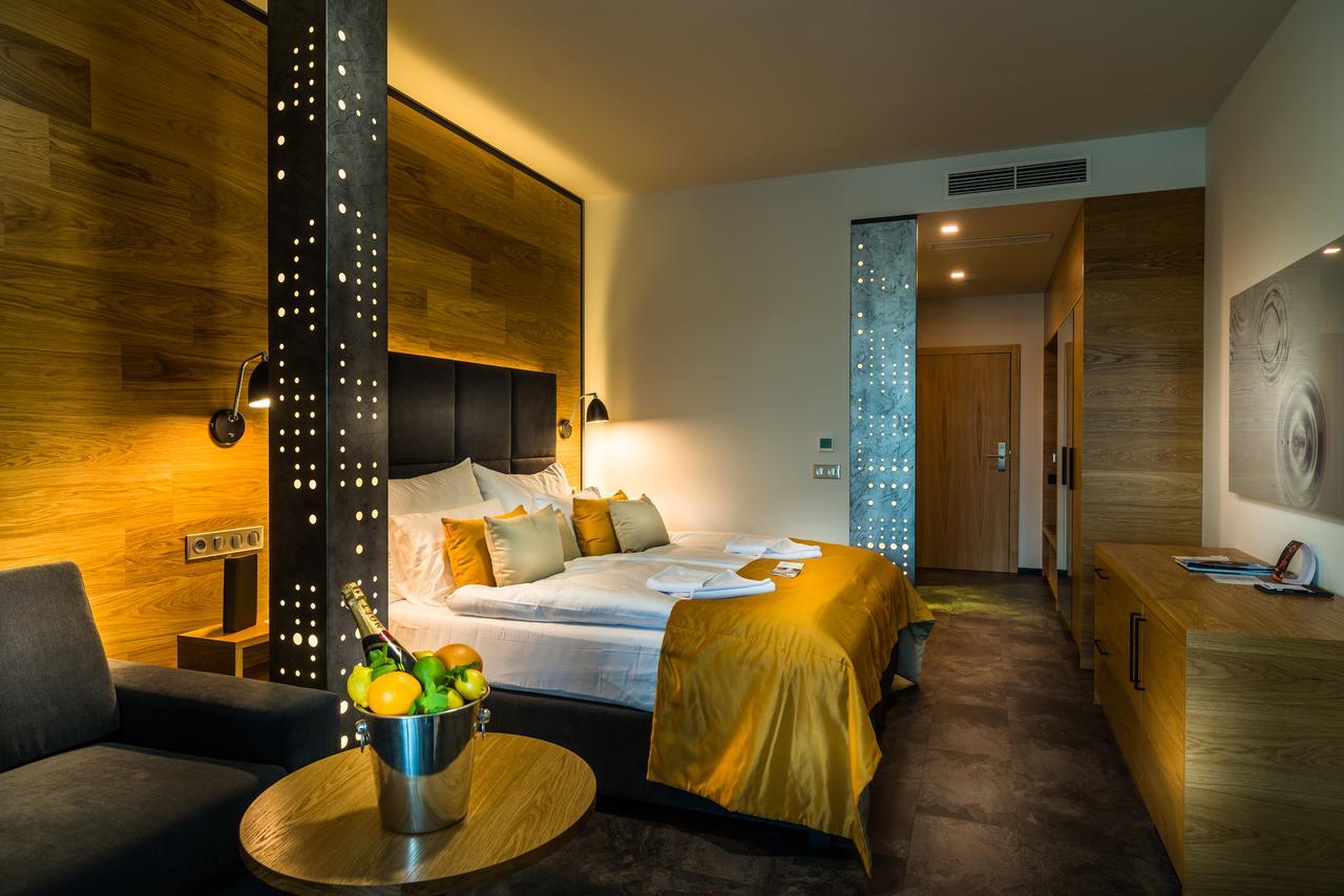Hotel Galeria Thermal Bešeňová エクステリア 写真