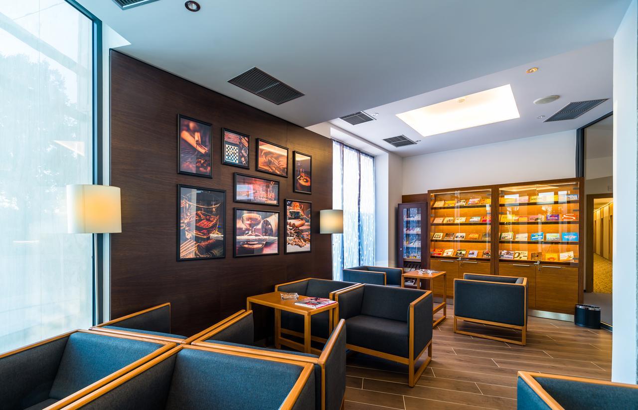Hotel Galeria Thermal Bešeňová エクステリア 写真