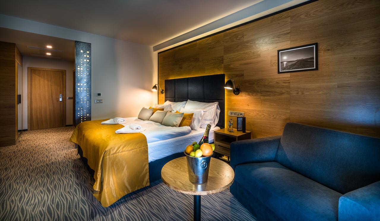 Hotel Galeria Thermal Bešeňová エクステリア 写真