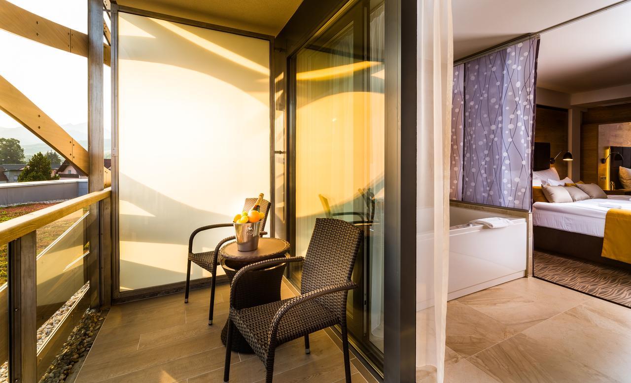 Hotel Galeria Thermal Bešeňová エクステリア 写真