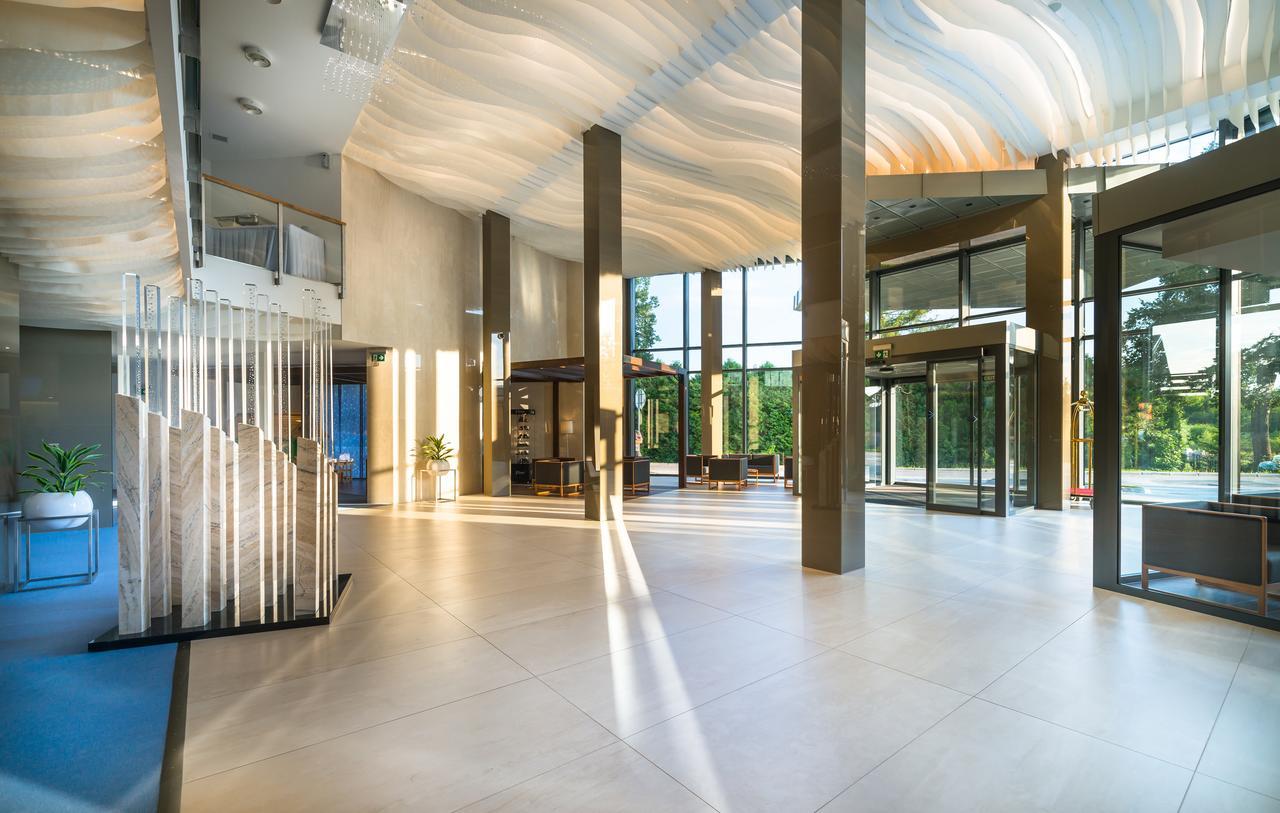 Hotel Galeria Thermal Bešeňová エクステリア 写真