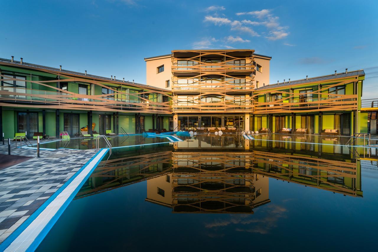 Hotel Galeria Thermal Bešeňová エクステリア 写真